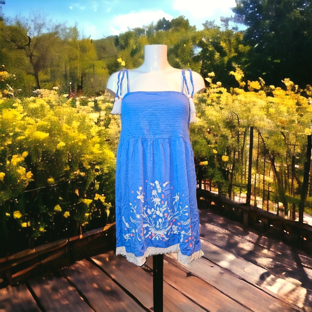 Size M shirred bust embroidered summer slip dress, adjustable straps - Picture 3 of 12